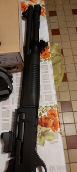 Poloautomatická brokovnica kaliber 12 - 8