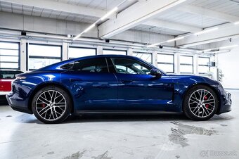 Porsche Taycan - 8