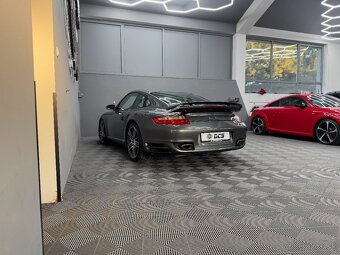 Porsche 911 Turbo - 8