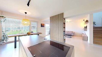 Novozariadený rodinný dom s veľkými spálňami i šatníkom pri  - 8