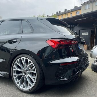 Audi RS R19 - 8