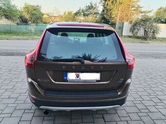 Volvo XC60 2.4D D5 M6 AWD Summum - 8