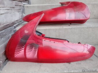Predam zadne svetlo na peugeot 206 SW rok 2003 - 8