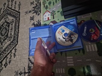 Playstation 4 pro 1 TB - 8