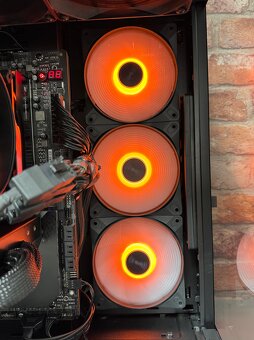 Ryzen 9 9950X3D\48GB\RTX 4090\SSD\1600W Zdroj - 8