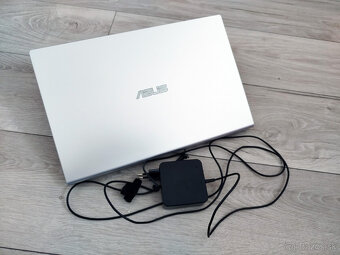 notebook Asus - 15.6", Ryzen 5 3500u, RX Vega, SSD, FHD, W1 - 8