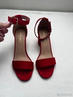 Čierne šaty veľkosť M a topánky - 8