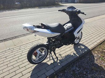 Honda  Peugeot   italjet - 8
