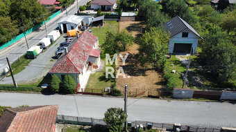 Stavebný pozemok v centre obce Gregorovce. - 8