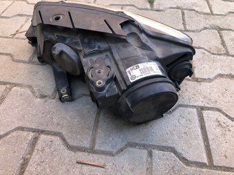 VW-PASSAT B6 05-10 prave predne svetlo - 8