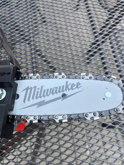 MILWAUKEE M12 FUEL Kompaktná reťazová píla - 8