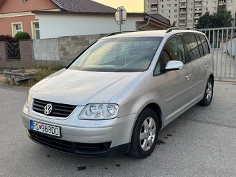 Volkswagen Touran 2.0FSI - 8
