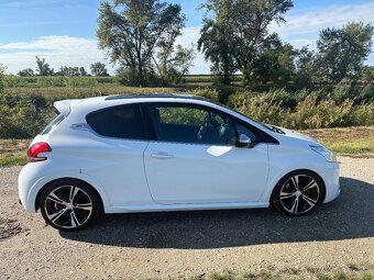 Peugeot 208 GTi - 8