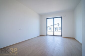 Nadčasové rodinné domy v skvelej lokalite pod Tatrami - 8