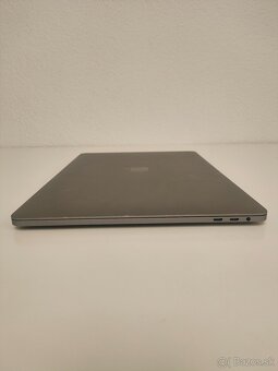 MacBook Pro 15" 2018 | i7 • 16GB • 256GB - 8