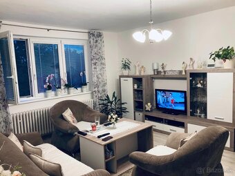 Ponúkame naše služby - malovanie : interiérov/exteriérov - 8