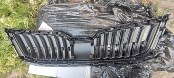 Škoda Octavia 3 facelift maska chladica čierna 5E0 - 8