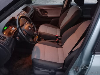 Škoda fabia 2 1.2htp 44kw 2010 rezervované - 8