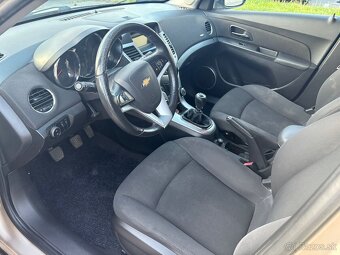 Predám Chevrolet Cruze LT 1.8 i 16V,rok 11/2011 - 8