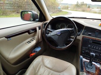 Predám Volvo XC70 D5 - 8