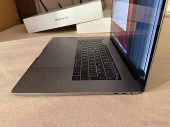 Apple MacBook Pro 15" 2017 s rozbitým displejom - 8