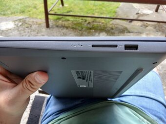Lenovo ideapad 3 - 8