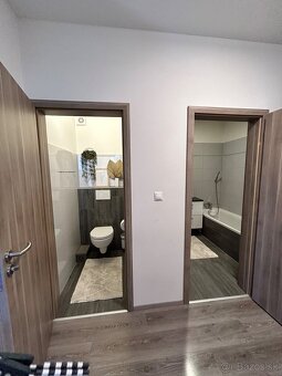 Klimatizovaný 3-izbový byt s balkónom, parkovanie - 8