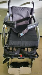 invalidny vozík 44cm s elektrickou vertikalizaciou - 8