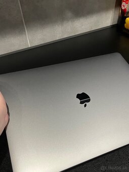 Apple Macbook pro 2019 16” - 8