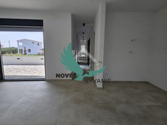 Chorvátsko na predaj nadštandardne veľký apartmán 92m2 so zá - 8