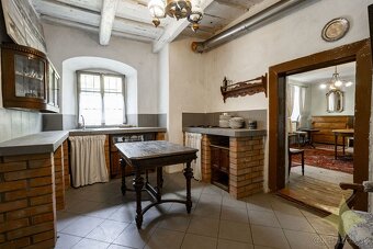 Historický rodinný dom v srdci obce Štiavnické Bane - 8