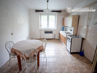 REZERVOVANÉ - 2 Izbový byt s balkónom v pôvodnom stave - Kro - 8