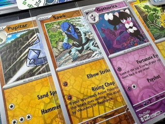 Pokemón MEGA balík B: 100ks kariet v obaloch s EX a darček - 8