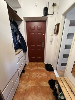 Na predaj slnečný zrekonštruovaný 2 izbový byt Valaská - 8