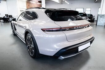 Porsche Taycan - 8
