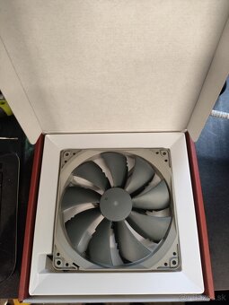 Fractal Meshify + Noctua + gold zdroj - 8