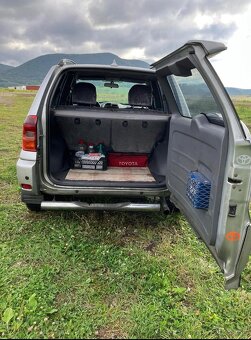 Toyota Rav4 2.0 - 8