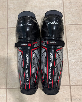 Predám hokejovú výstroj CCM ramená, lakte, nohavice, holene - 8