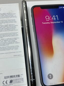 IPHONE X • 64GB - 8