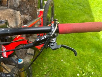 Celoodpruženy Giant Strive M 27,5 - 8