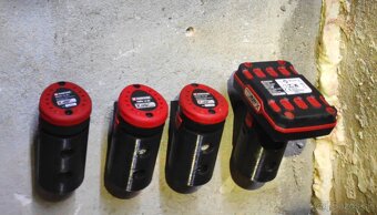 Nástenný držiak na organizáciu batérií Parkside X12V 12V - 8