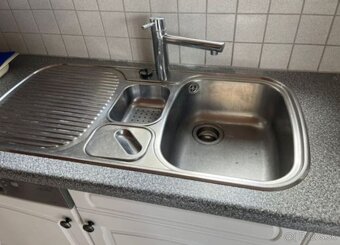 Venkovská bílá kuchyně se spotřebiči, 5012 - 8
