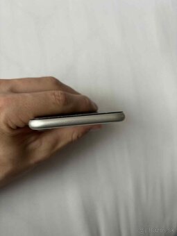 iPhone SE 2022 - 8