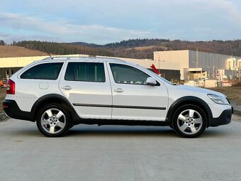 Škoda Octavia Combi Scout 2.0 TDI 4x4 Xenon Alcantara - 8