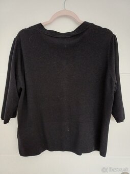 Dámsky tmavý kratší sveter - 8