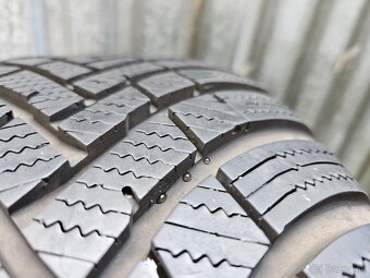 2 ks takmer nejazdených zimných pneu Hankook - 215/55 r17 - 8