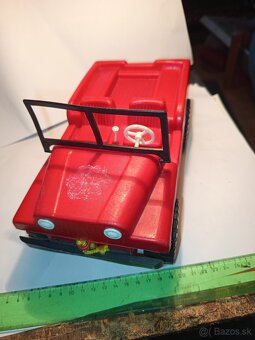 Staré plastové auto jeep - 8