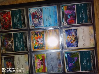 Pokémon album s V/VMAX + zlatý tréner – 30 € (pôvodne 67 €) - 8