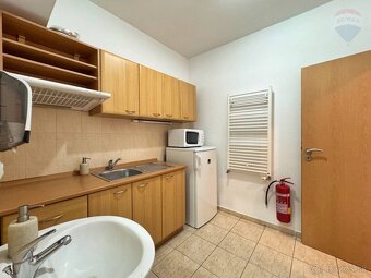 PRENÁJOM kancelárske priestory 75 m2 centrum mesta Prievidza - 8