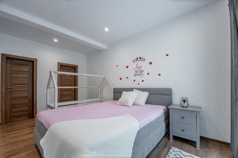 Štýlový tehlový bungalov, Perín, zástavba novostavieb - 8
